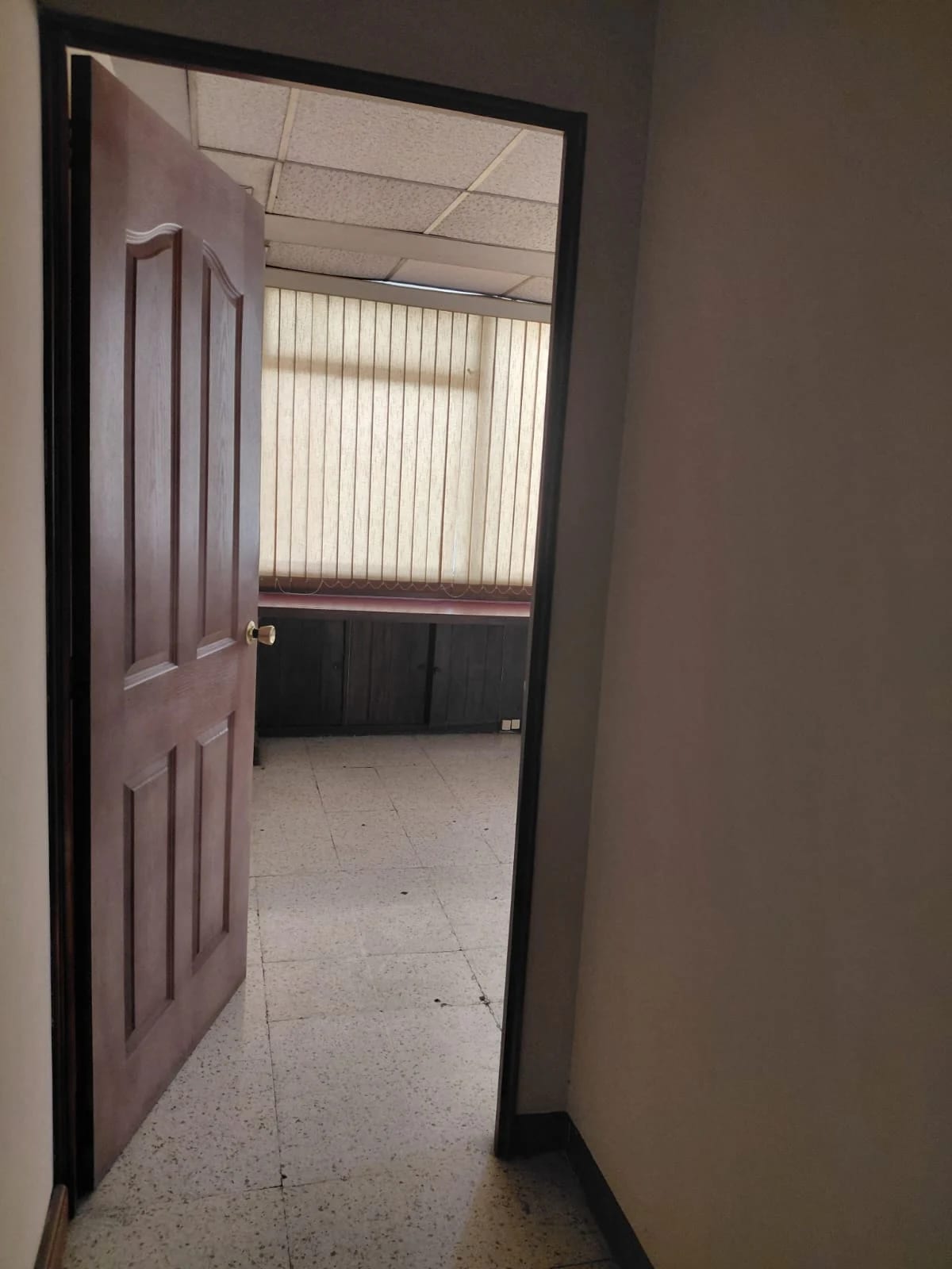 Oficina en Zona 10 — Oficina en Alquiler en Zona 10, Guatemala, Ciudad — foto 4 de 5