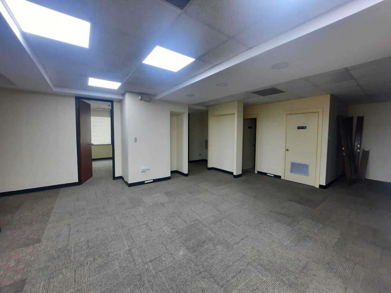 Oficina en Zona 14 — Oficina en Alquiler en Zona 14, Guatemala, Ciudad — foto 1 de 4
