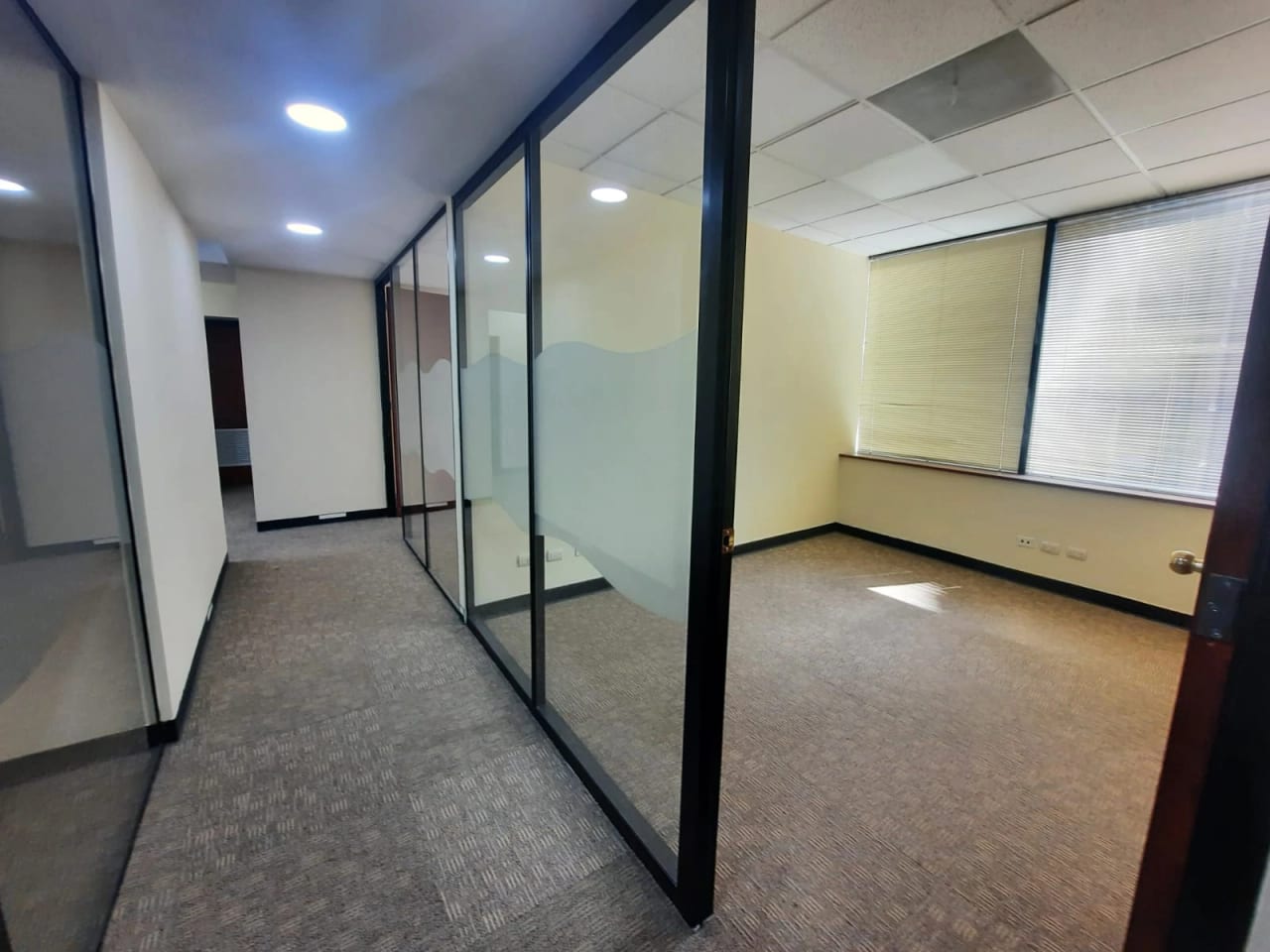 Oficina en Zona 14 — Oficina en Alquiler en Zona 14, Guatemala, Ciudad — foto 4 de 4