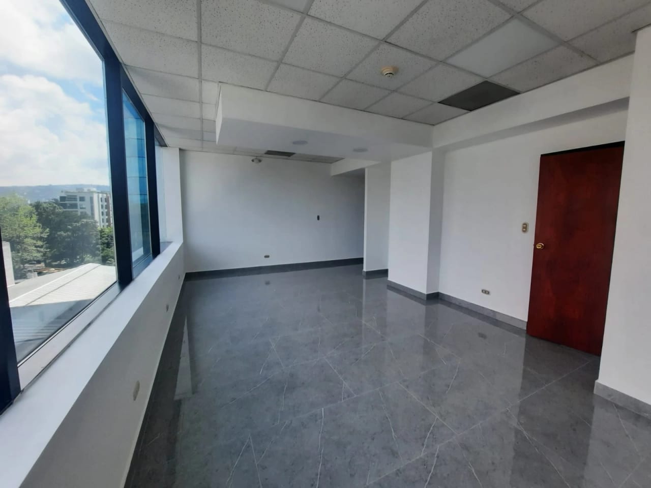 Oficina en Zona 14 — Oficina en Alquiler en Zona 14, Guatemala, Ciudad — foto 1 de 4