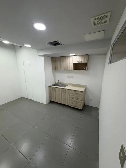 Oficina en Zona 10 — Oficina en Alquiler en Zona 10, Guatemala, Ciudad — foto 4 de 6