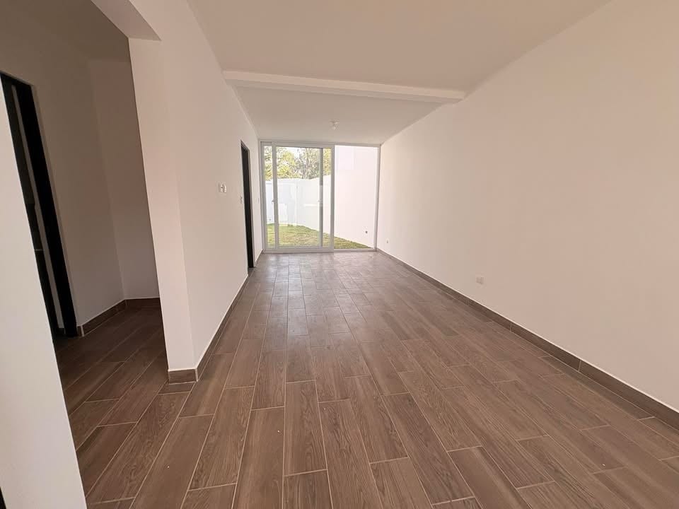 ESTRENA CASA EN SANTE CIUDAD SAN CRISTOBAL APROVECHA NUESTRA PROMOCIÓN CONTSCTANOS — Casa en Venta en Zona 8 Mixco, Guatemala, Ciudad — foto 4 de 14