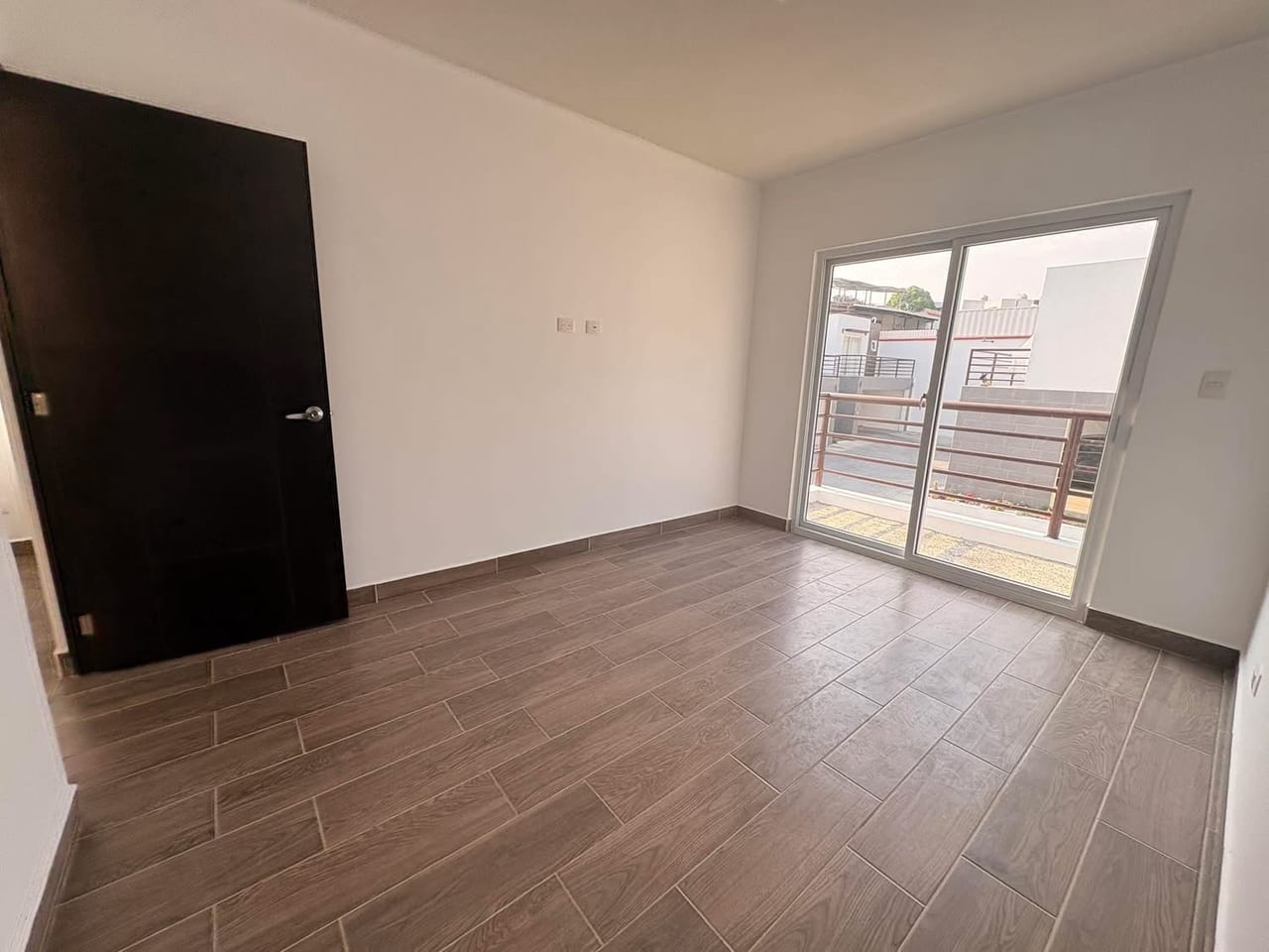 ESTRENA CASA EN SANTE CIUDAD SAN CRISTOBAL APROVECHA NUESTRA PROMOCIÓN CONTSCTANOS — Casa en Venta en Zona 8 Mixco, Guatemala, Ciudad — foto 10 de 14