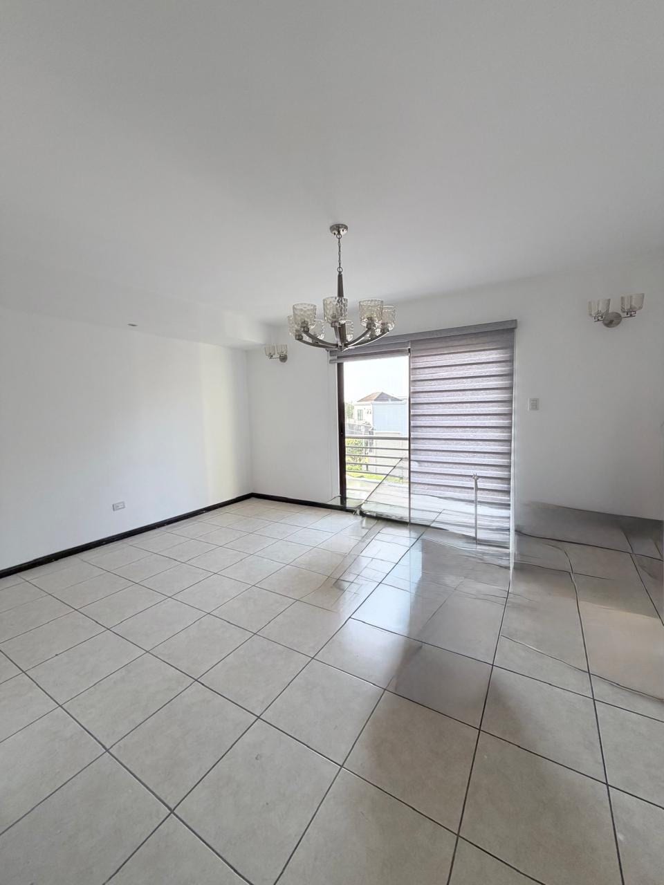 HERMOSA CASA EN VENTA ! VISTAS DE SAN ISIDRO A UN EXCELENTE PRECIO AGENDA HOY TU VISITA — Casa en Venta en Vistas de San Isidro, Zona 16, Guatemala, Ciudad — foto 3 de 17