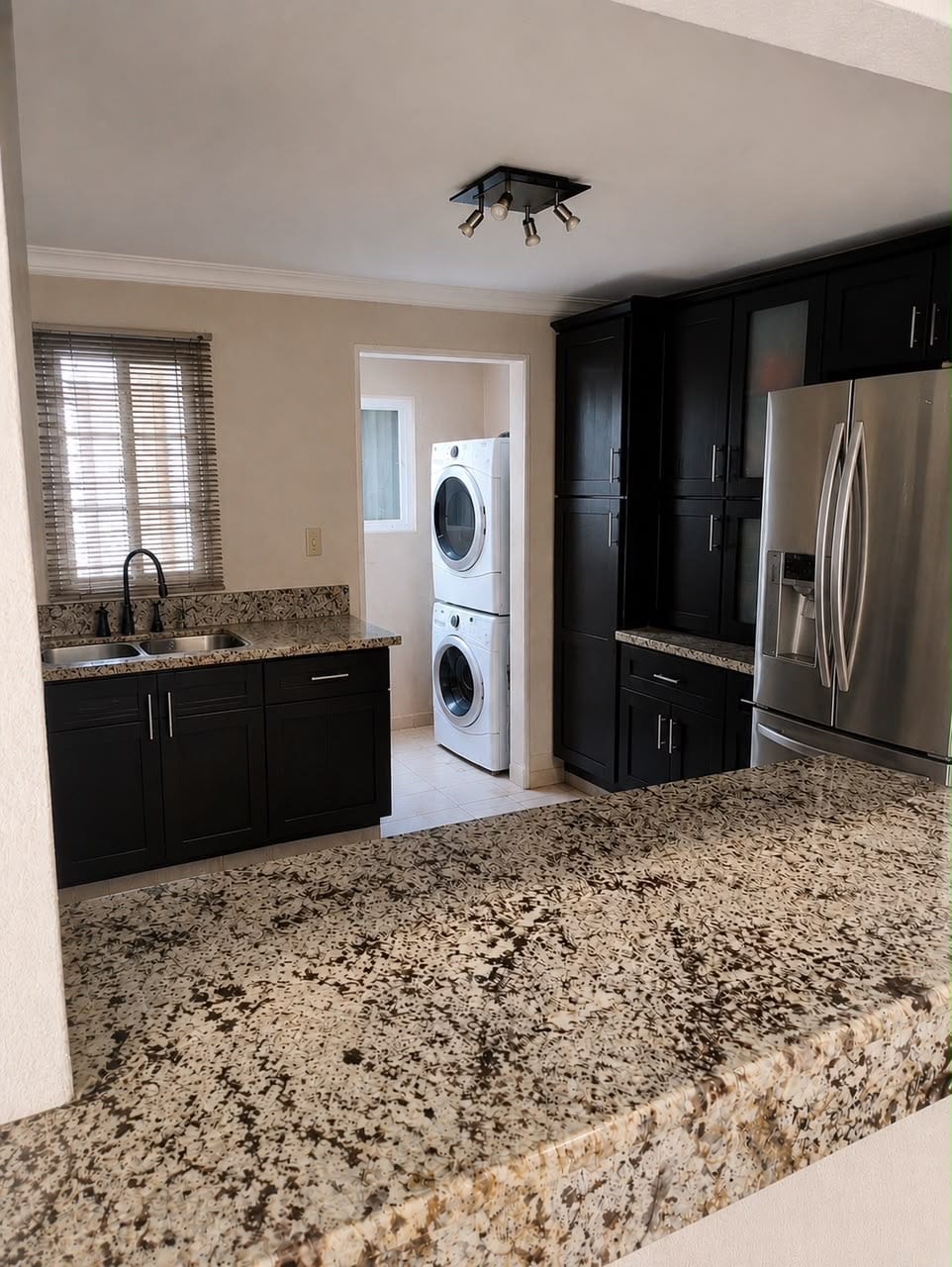 VENDO O RENTÓ CASA EN PRADOS DE SAN CRISTOBAL TIPO ROMA CON LOFT — Casa en Venta en Prados de San Cristóbal, Zona 8 Mixco, Guatemala, Ciudad — foto 3 de 10