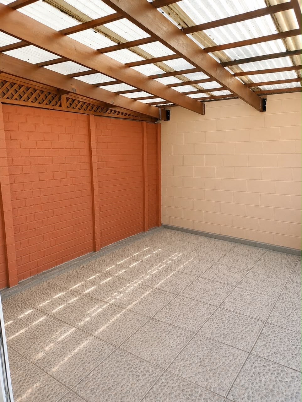 VENDO O RENTÓ CASA EN PRADOS DE SAN CRISTOBAL TIPO ROMA CON LOFT — Casa en Venta en Prados de San Cristóbal, Zona 8 Mixco, Guatemala, Ciudad — foto 5 de 10
