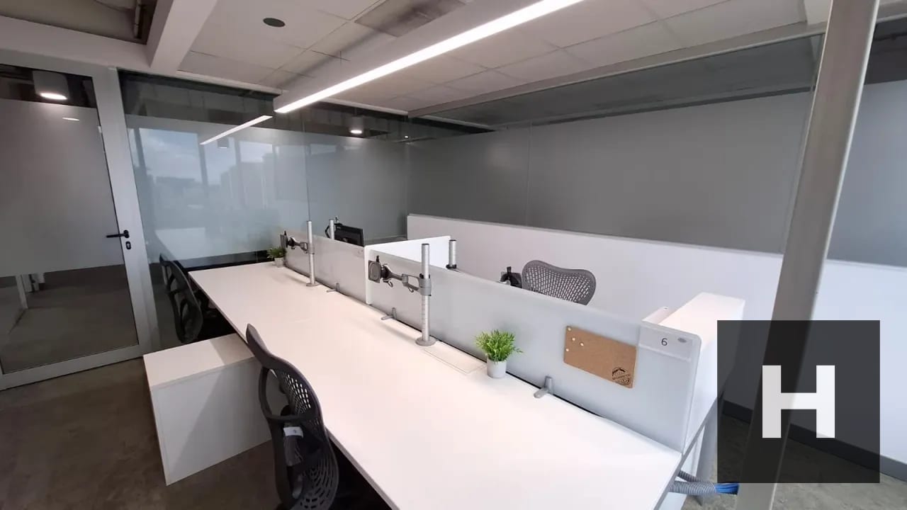 Oficina privada equipada para hasta 8 personas | Zona 10 — Oficina en Alquiler en Zona 10, Guatemala, Ciudad — foto 1 de 15