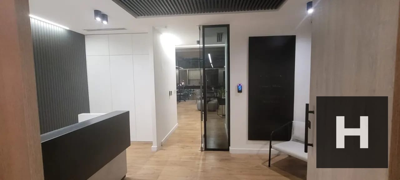 Entrada — Oficina Plug & Play en Renta | Zona 14 | 212 m² — Oficina en Alquiler en Burgó, Zona 14, Guatemala, Ciudad — foto 4 de 13