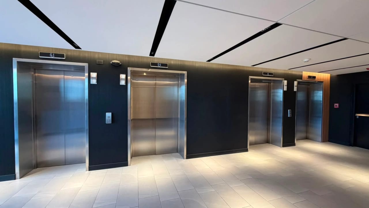 Elevadores — Oficina Nueva de 133 m² en Zona 15 | Venta — Oficina en Venta en Gaura, Zona 15, Guatemala, Ciudad — foto 8 de 14