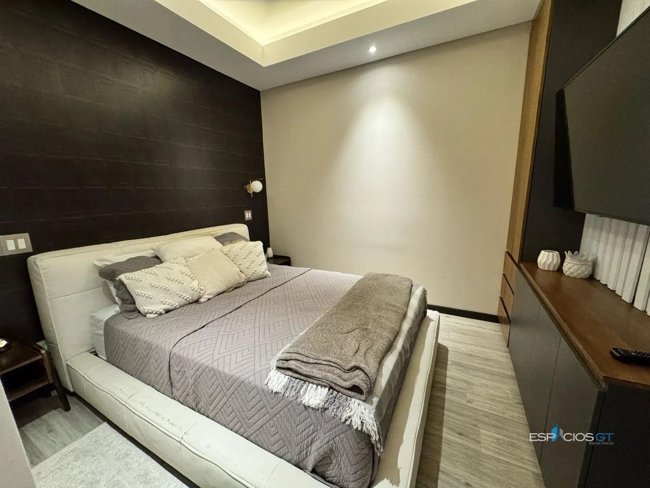 APARTAMENTO AMUEBLADO EN RENTA CON PÉRGOLA– LIRIOS DE CAYALÁ 2, ZONA 16 - 6