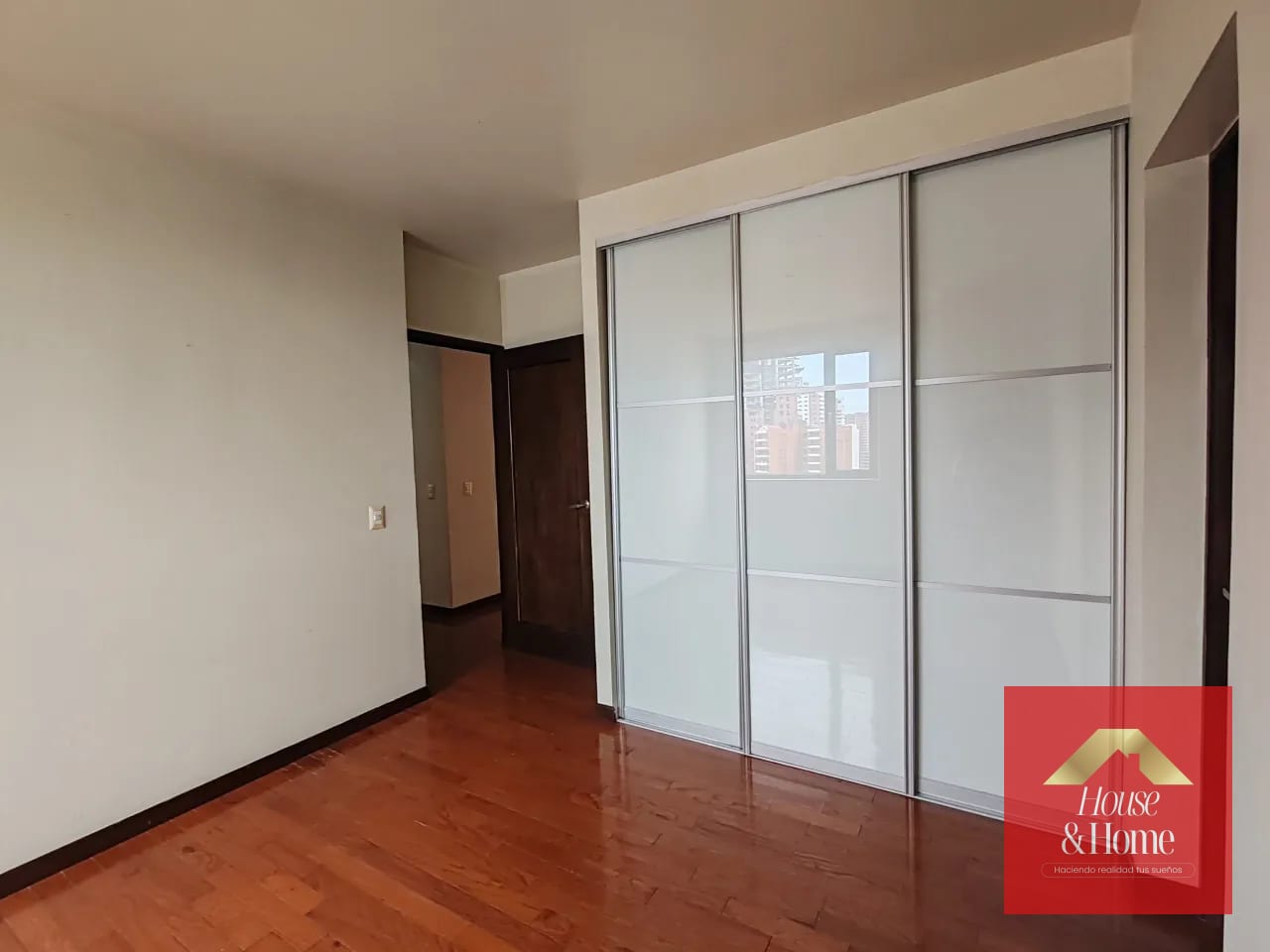 Renta de apartamento en zona 14 — Apartamento en Alquiler en Plenum 14, Zona 14, Guatemala, Ciudad — foto 8 de 11