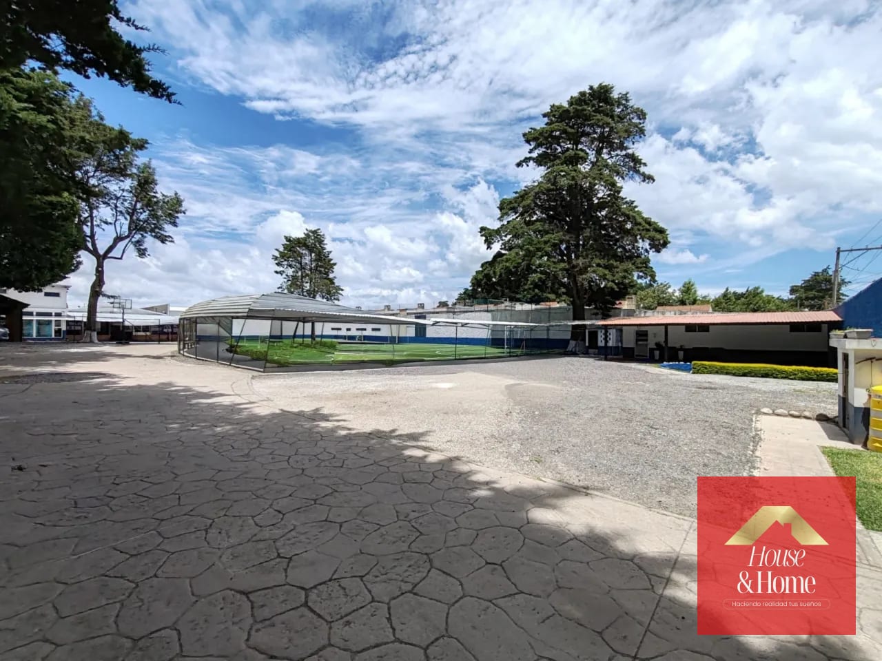 Propiedad comercial en venta ideal para colegio, universidad, oficinas. — Casa en Venta en Carretera a El Salvador, Guatemala, Ciudad — foto 1 de 14