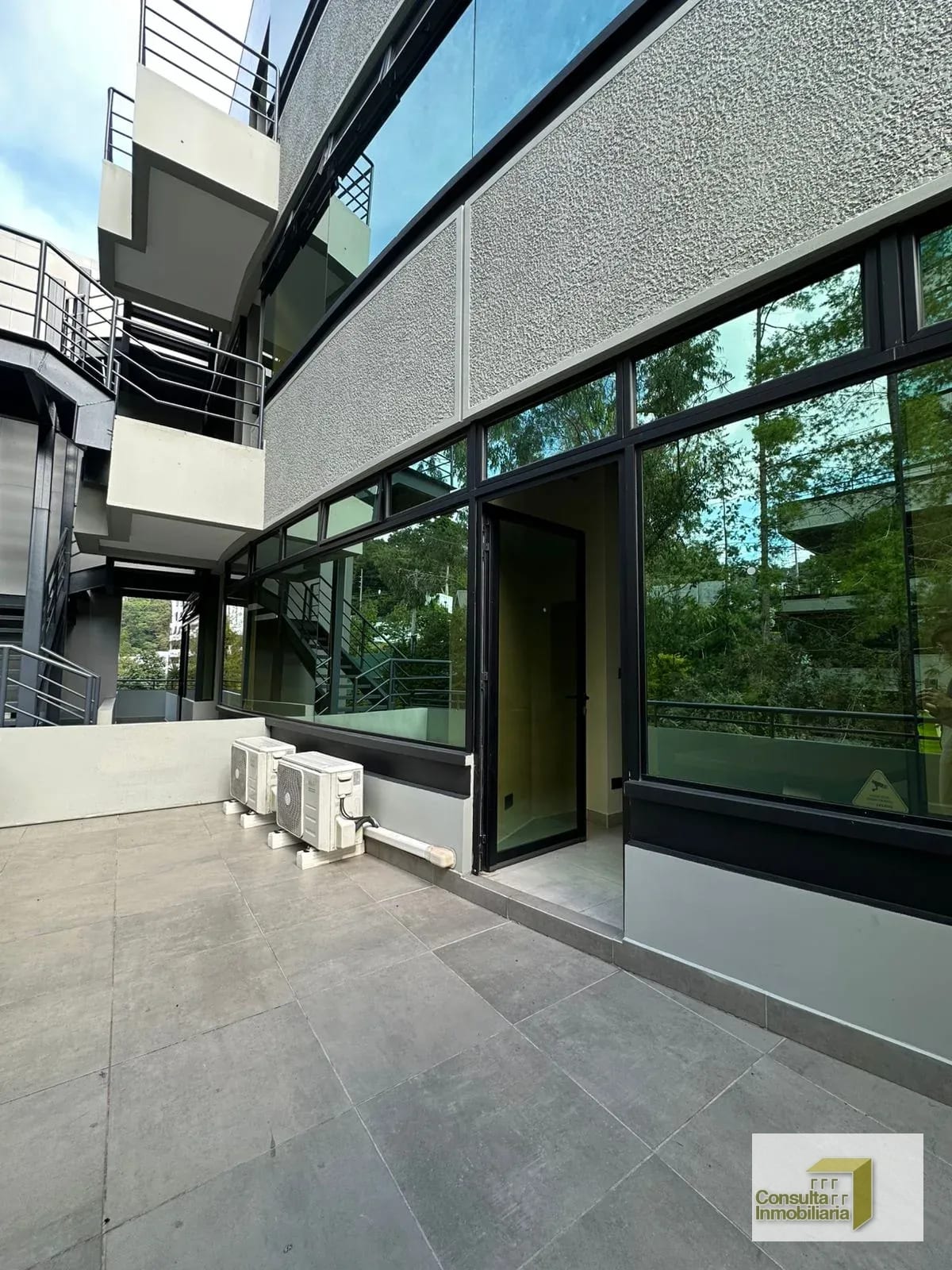 Oficina / Torre Muxbal / 93.50m² - Image 1