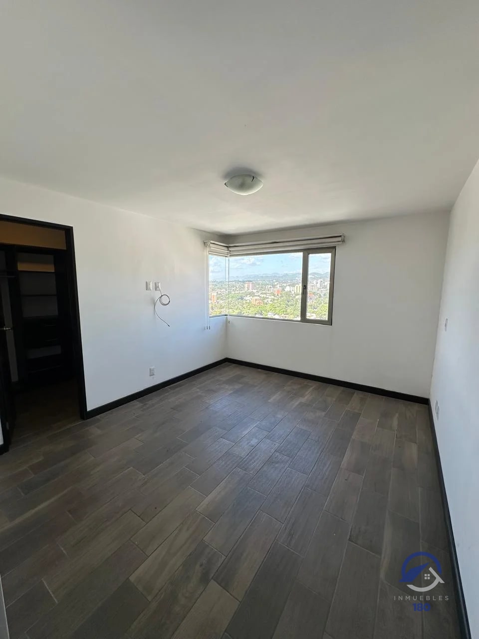 Apartamento en renta en Edificio Verona, zona 10 - 7
