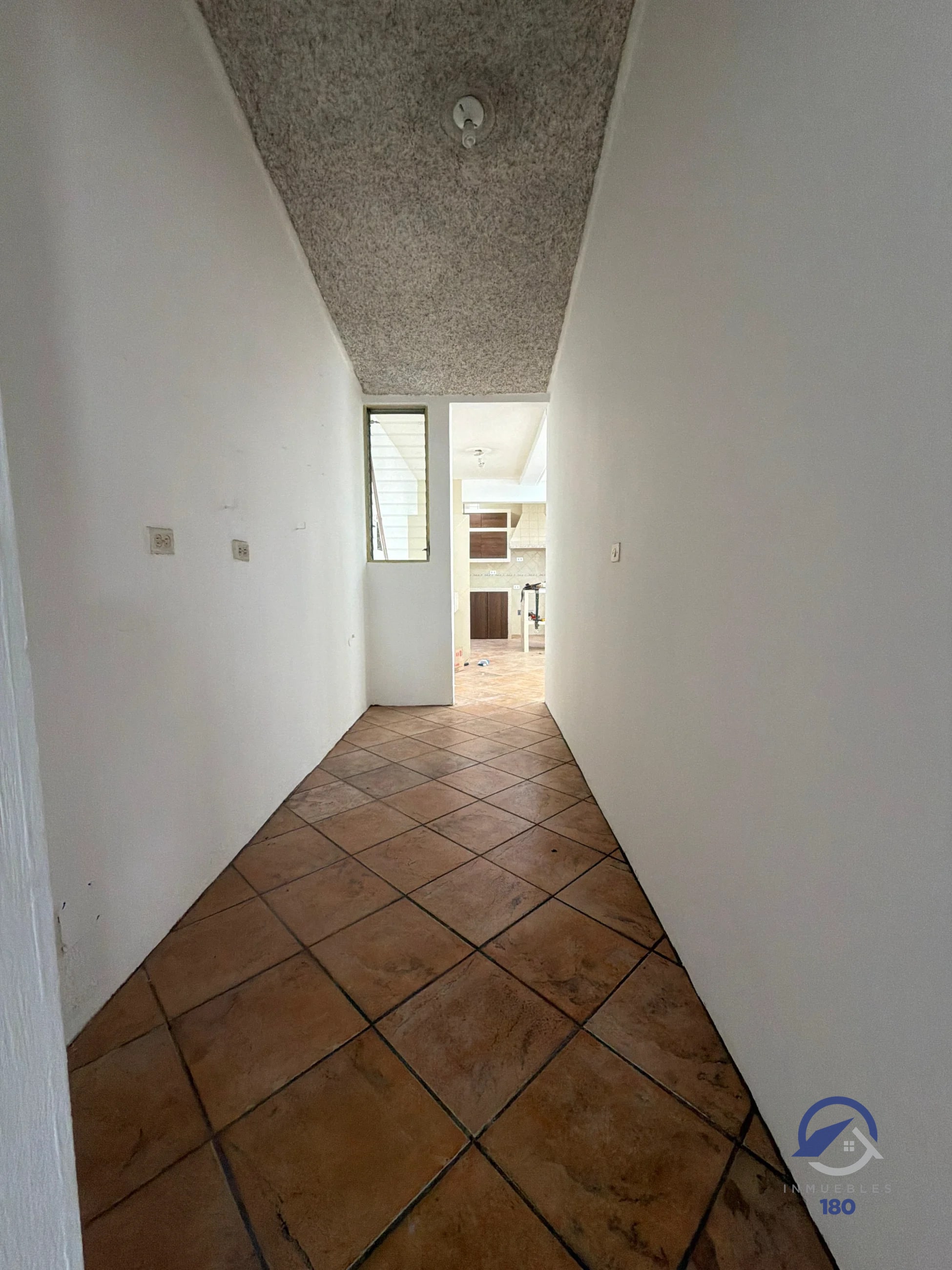 Casa de un nivel en renta en Residencial V, zona 11 - 13