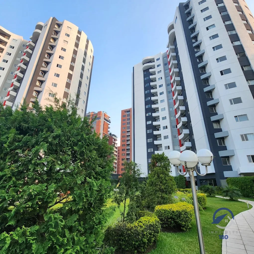 Apartamento en renta en Edificio Attica 2, zona 14 - 1