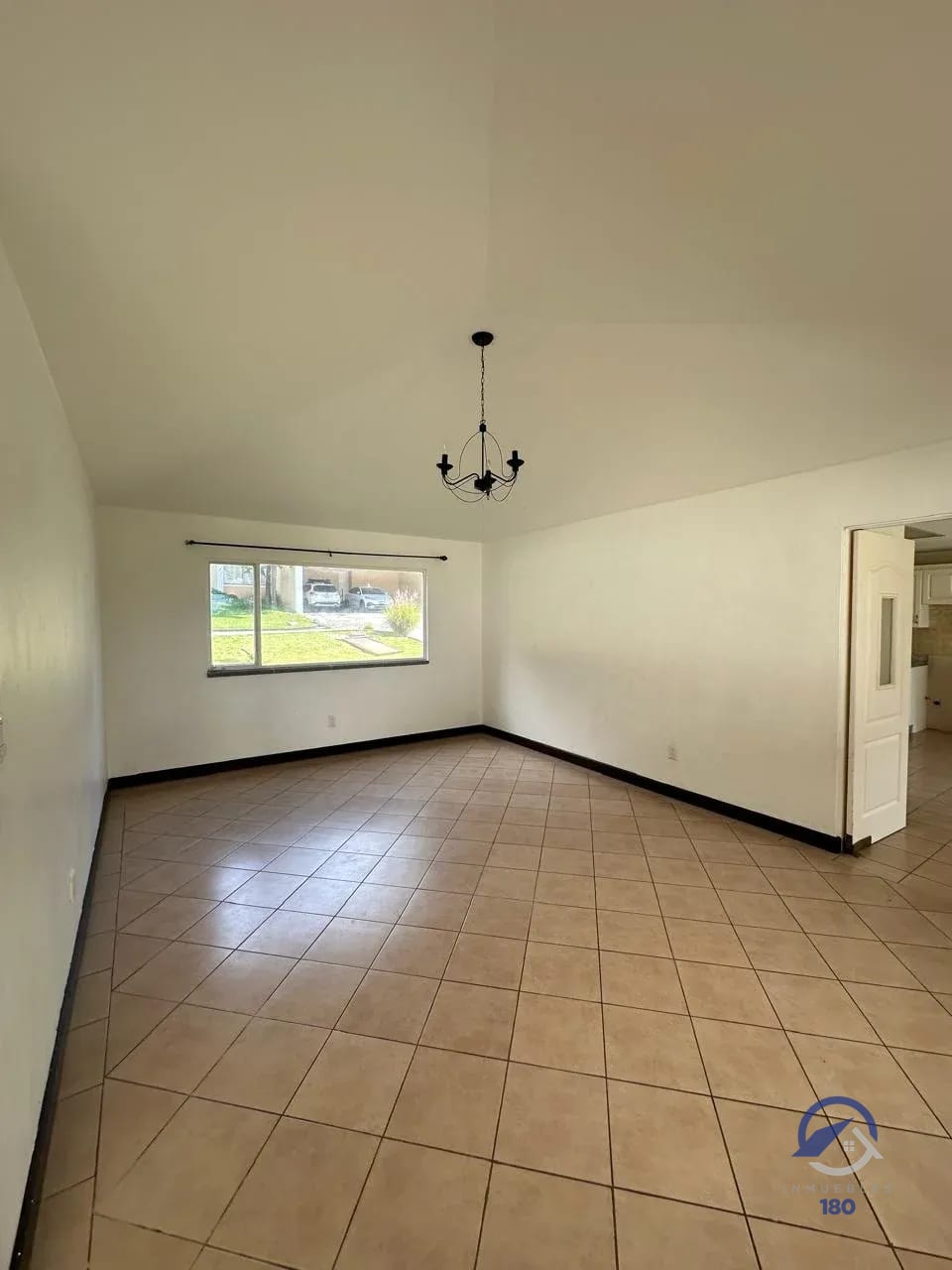 Amplia casa en renta en Condominio Casa y Campo, km 23.5, Carretera a El Salvador — Casa en Alquiler en Carretera a El Salvador, Guatemala, Ciudad — foto 4 de 17