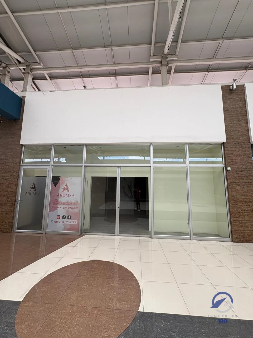 Locales en renta en C.C. Punto Roosevelt, zona 7 - 3