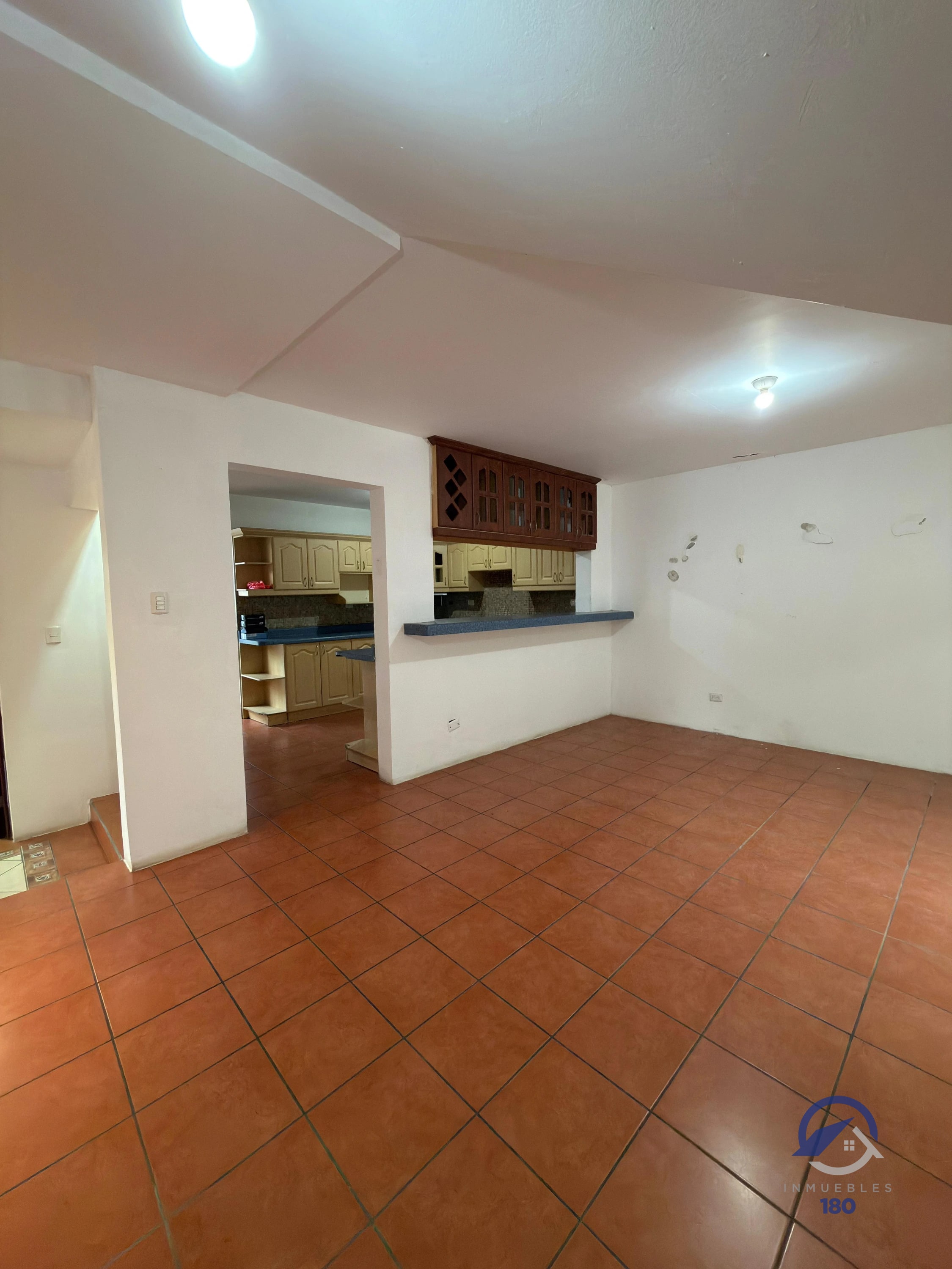 Casa en Renta en Pinares de San Cristobal, zona 8, Mixco — Casa en Alquiler en Pinares de San Cristobal, Zona 8 Mixco, Guatemala, Ciudad — foto 4 de 12