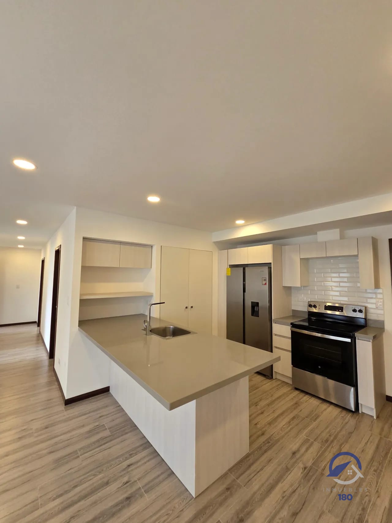 Apartamento para estrenar en renta en Edificio Neo 2, zona 10 — Apartamento en Alquiler en Neo Apartamentos, Zona 10, Guatemala, Ciudad — foto 2 de 16