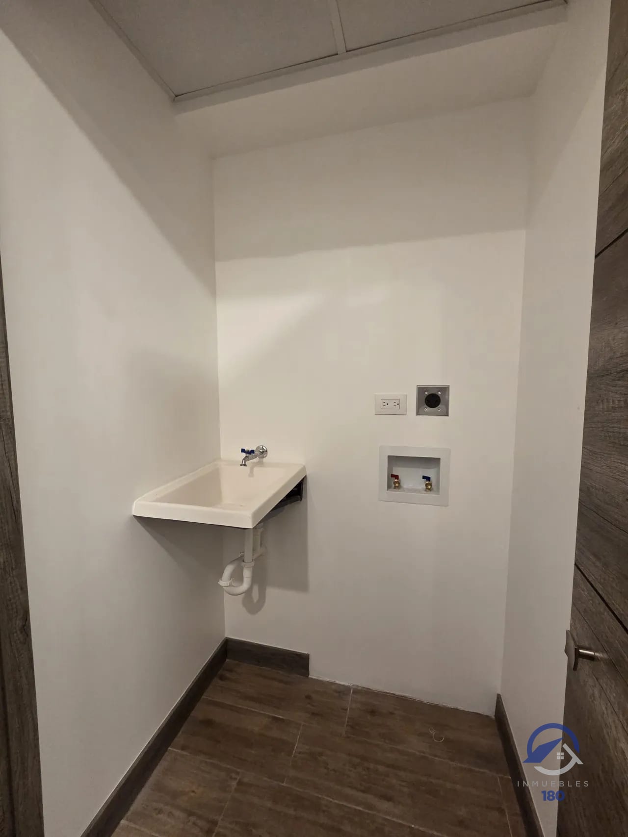 Apartamento de una habitación en Kiintea, zona 15 — Apartamento en Venta en Kiintea, Zona 15, Guatemala, Ciudad — foto 6 de 12