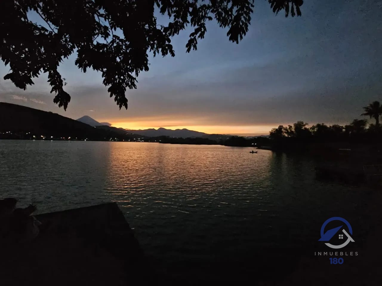 Propiedad en venta a la Orilla del lago Amatitlán — Casa vacacional en Venta en Villa Canales, Guatemala, Ciudad — foto 14 de 16