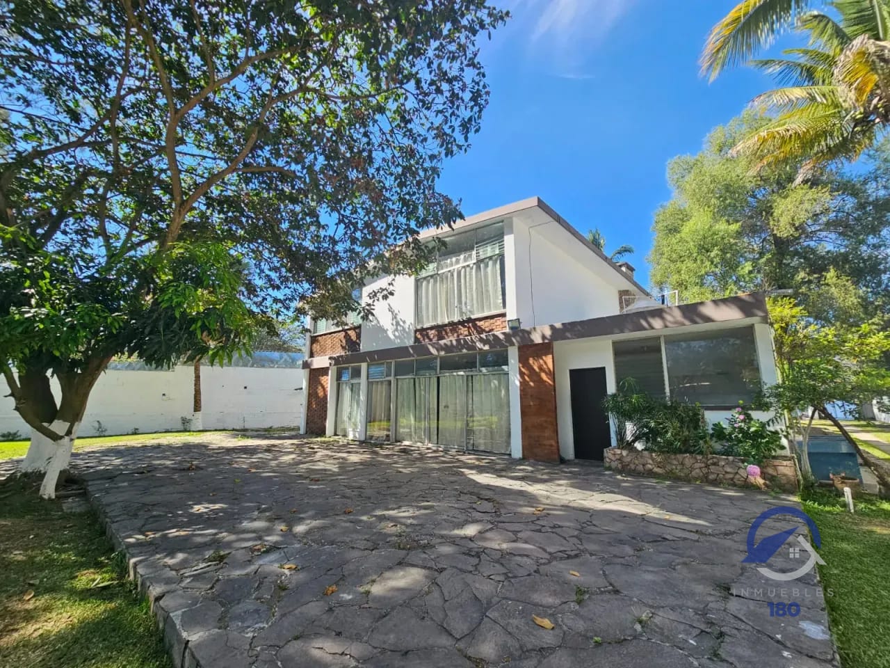 Propiedad en venta a la Orilla del lago Amatitlán — Casa vacacional en Venta en Villa Canales, Guatemala, Ciudad — foto 1 de 16