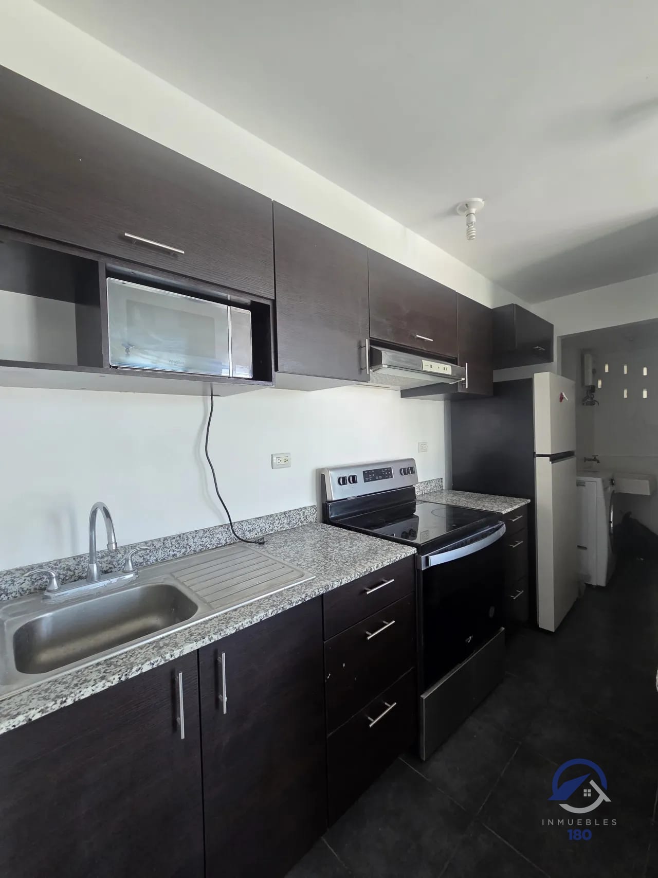 Cocina — Apartamento de 2 dormitorios en venta en Mariscal Uno Uno, zona 11 — Apartamento en Venta en Mariscal Uno Uno, Zona 11, Guatemala, Ciudad — foto 4 de 17