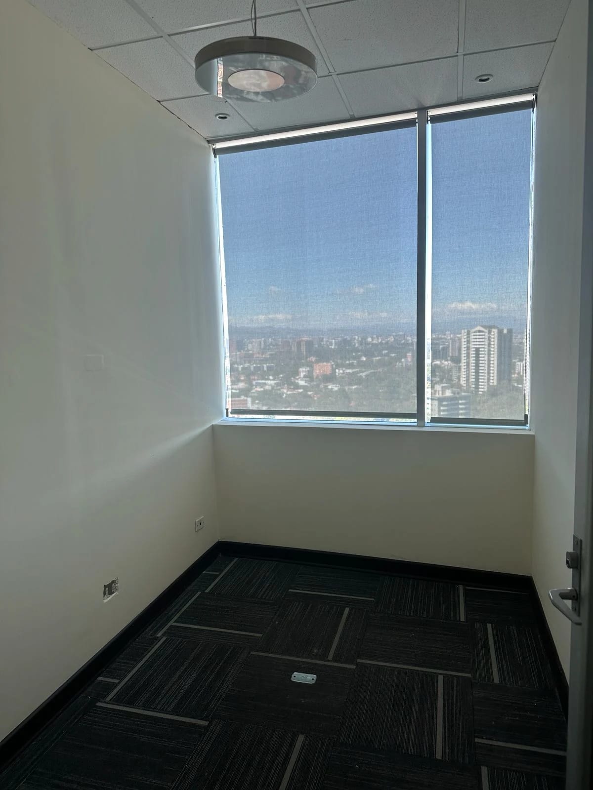 Renta de oficina en Zona Pradera zona 10 — Oficina en Alquiler en Zona Pradera, Zona 10, Guatemala, Ciudad — foto 5 de 12