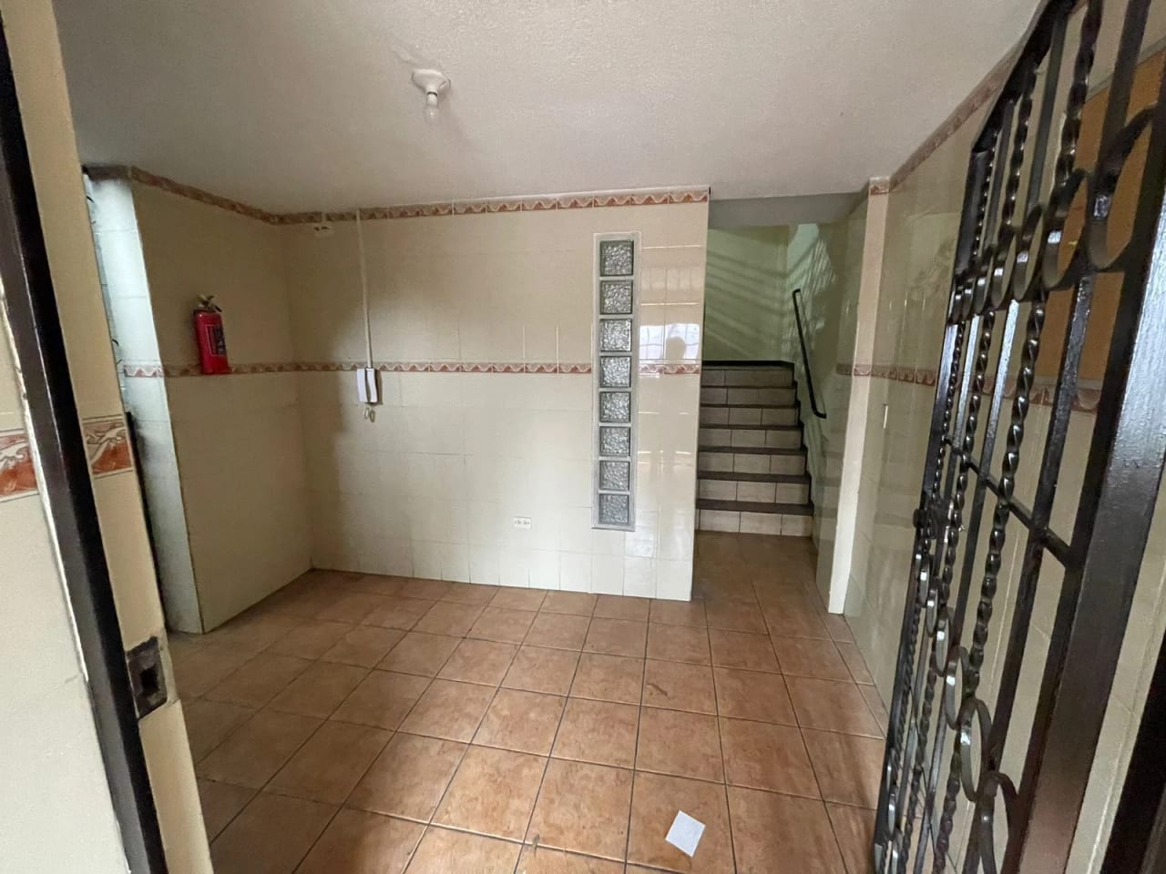 Renta de Edificio en zona 5 | Ideal negocio, uso comercial o empresarial — Edificio en Alquiler en Zona 5, Guatemala, Ciudad — foto 3 de 15