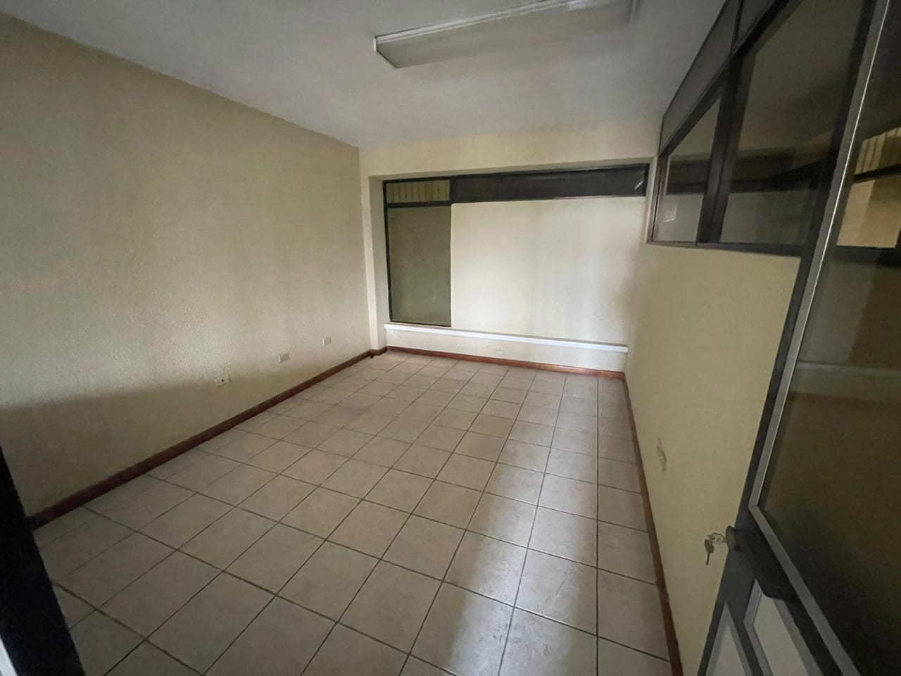 Renta de Edificio en zona 5 | Ideal negocio, uso comercial o empresarial — Edificio en Alquiler en Zona 5, Guatemala, Ciudad — foto 8 de 15
