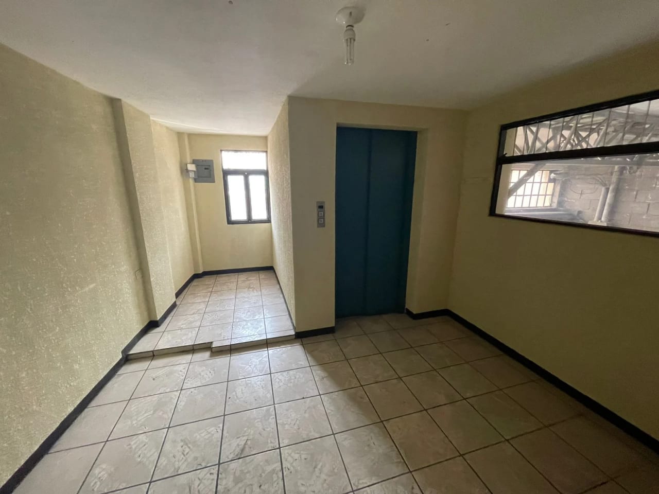 Renta de Edificio en zona 5 | Ideal negocio, uso comercial o empresarial — Edificio en Alquiler en Zona 5, Guatemala, Ciudad — foto 10 de 15