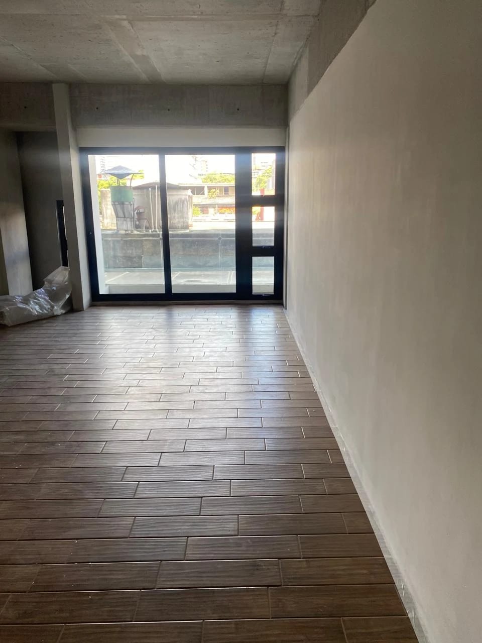 Renta de oficina en Edificio Ascend | Montufar Zona 9 — Oficina en Alquiler en Zona 9, Guatemala, Ciudad — foto 1 de 9