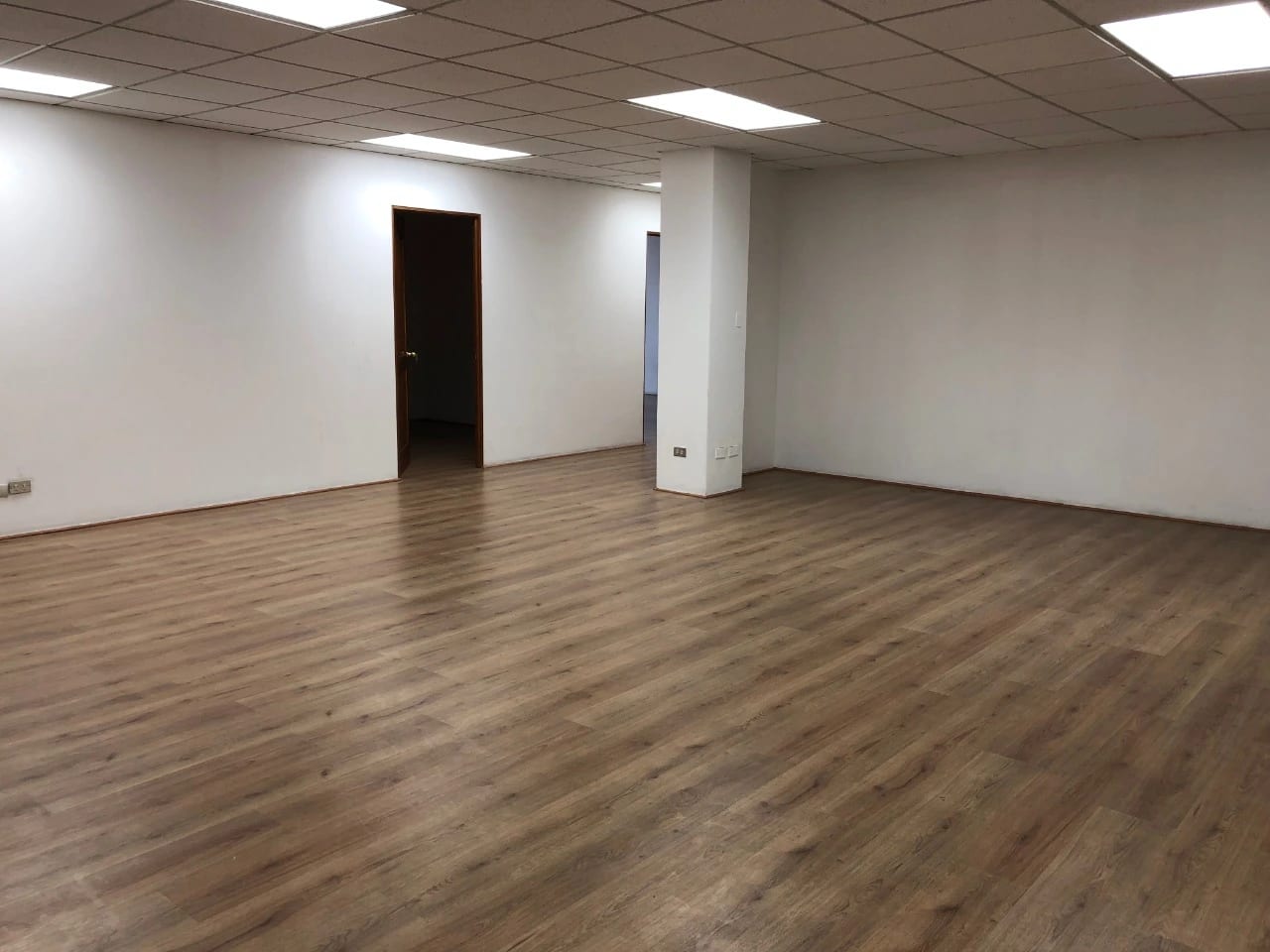 Se renta edificio en Zona 10 ubicado en Boulevard los Próceres, 5 niveles de oficinas divididas en 54 oficinas. — Edificio en Alquiler en Zona 10, Guatemala, Ciudad — foto 6 de 12