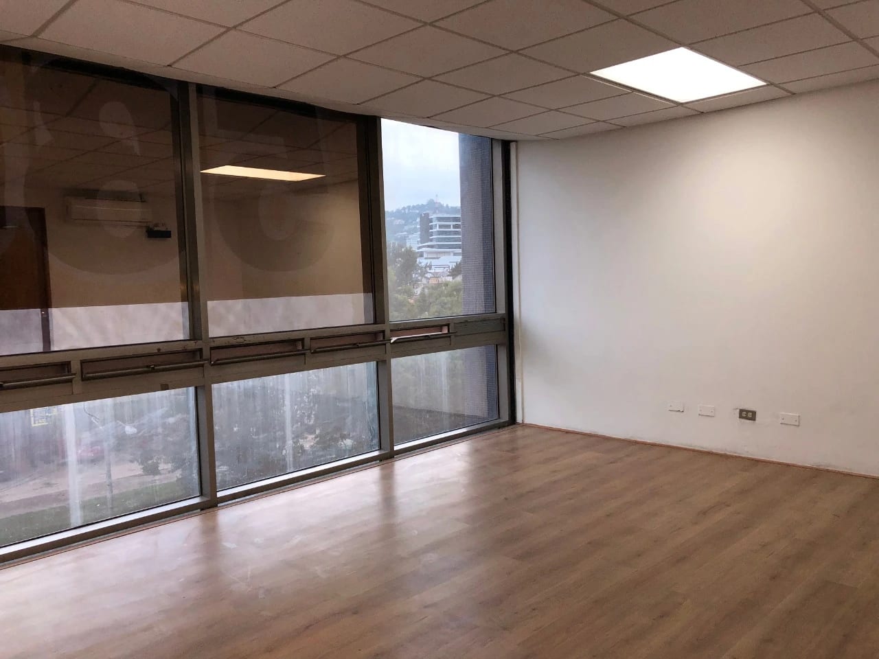 Se renta edificio en Zona 10 ubicado en Boulevard los Próceres, 5 niveles de oficinas divididas en 54 oficinas. — Edificio en Alquiler en Zona 10, Guatemala, Ciudad — foto 12 de 12