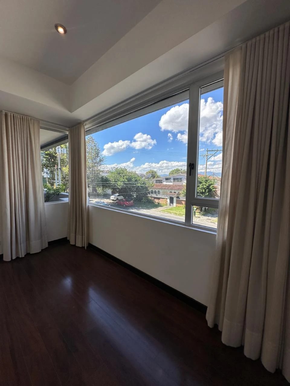 Alquilo de amplio apartamento en Edificio Quinze | Vista Hermosa 1 — Apartamento en Alquiler en Quinze, Zona 15, Guatemala, Ciudad — foto 8 de 11