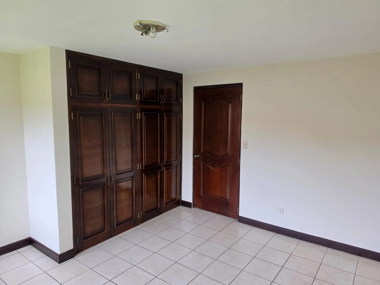 Venta de casa en Condominio Las Kascada | Km.16.5 Caes — Casa en Venta en Carretera a El Salvador, Guatemala, Ciudad — foto 4 de 17