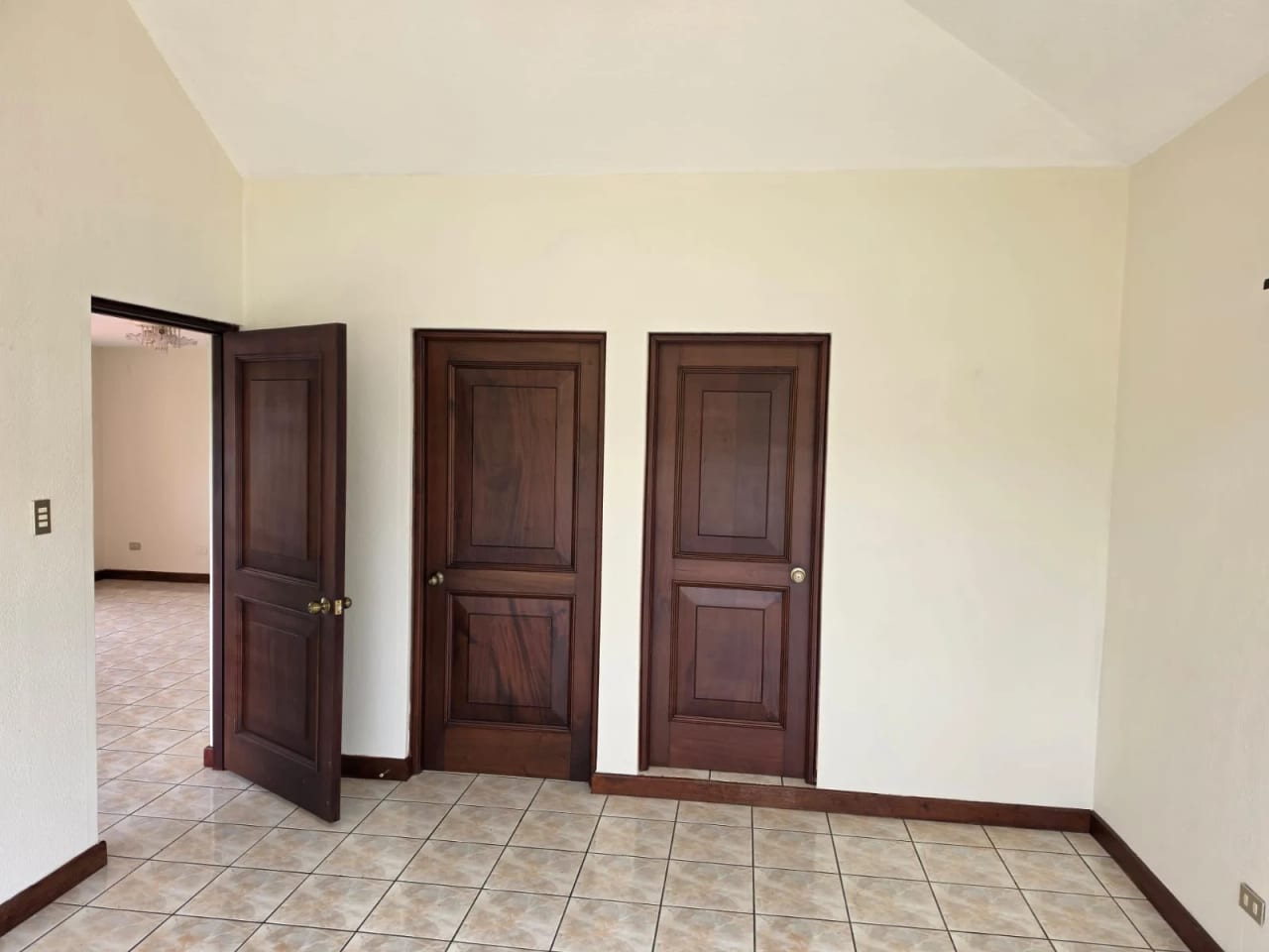 Venta de casa en Condominio Las Kascada | Km.16.5 Caes — Casa en Venta en Carretera a El Salvador, Guatemala, Ciudad — foto 5 de 17
