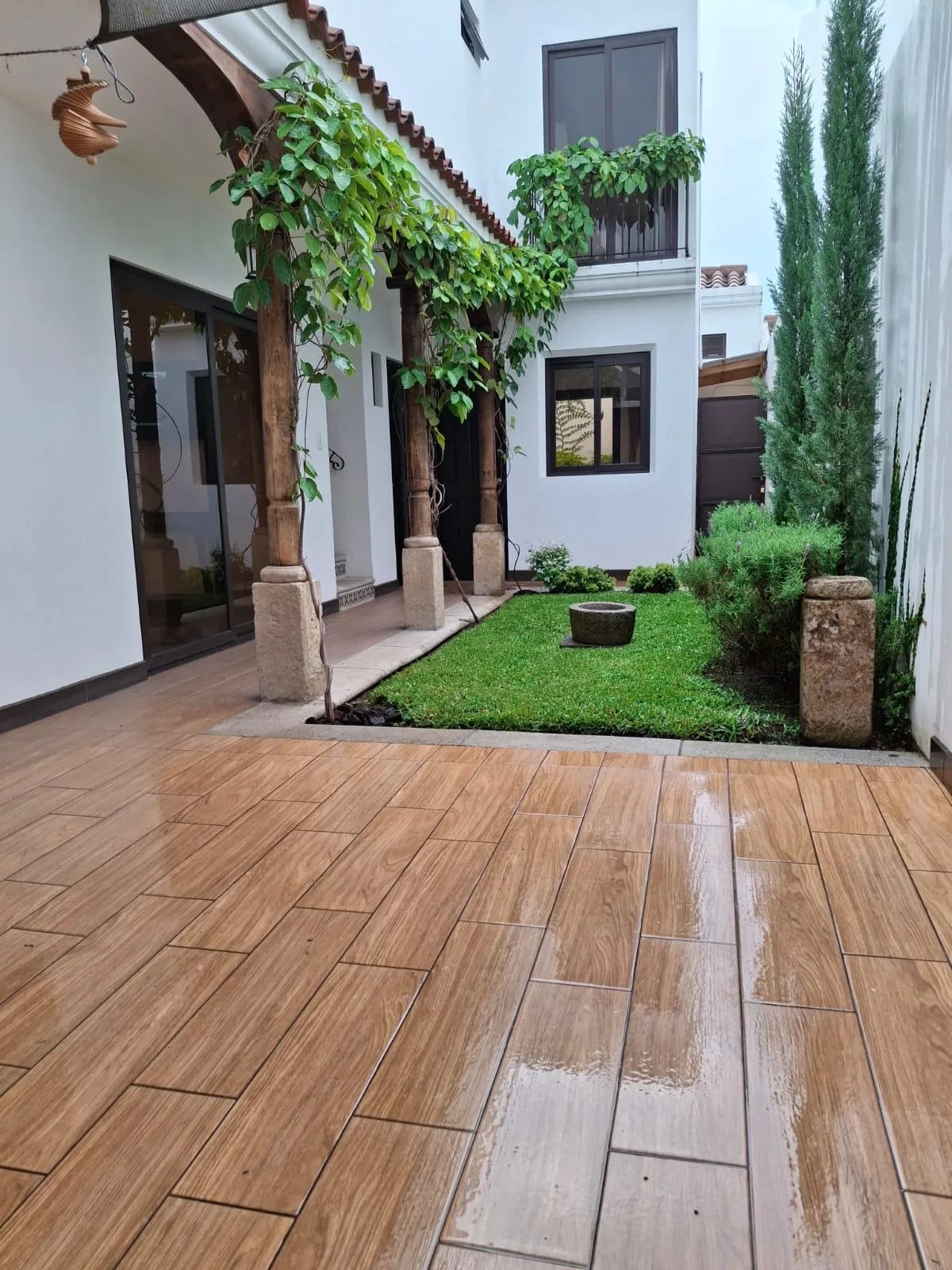 Renta de Casa Amueblada en Barrios Coloniales | San Pedro las Huertas — Casa en Alquiler en San Pedro Las Huertas, Antigua, Sacatepéquez — foto 1 de 13