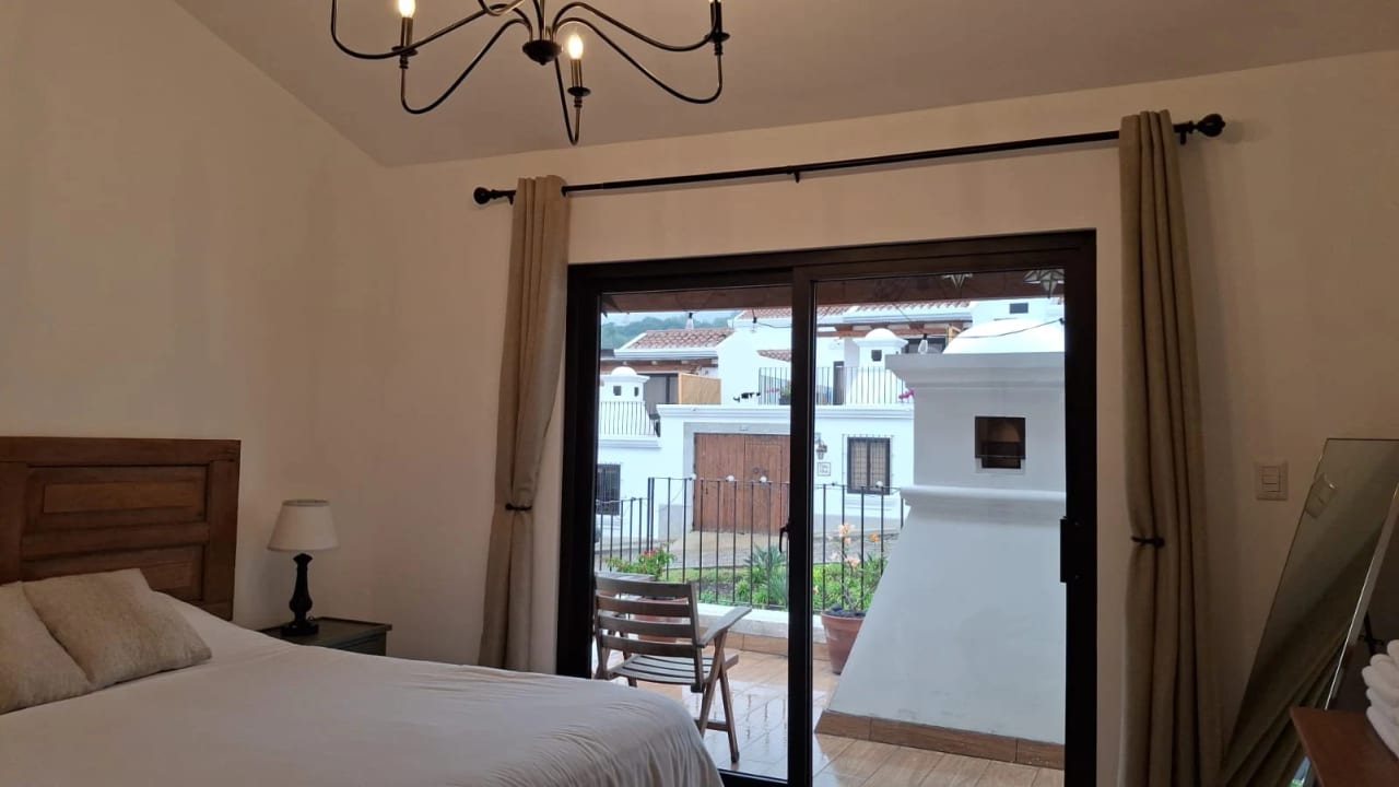Renta de Casa Amueblada en Barrios Coloniales | San Pedro las Huertas — Casa en Alquiler en San Pedro Las Huertas, Antigua, Sacatepéquez — foto 2 de 13