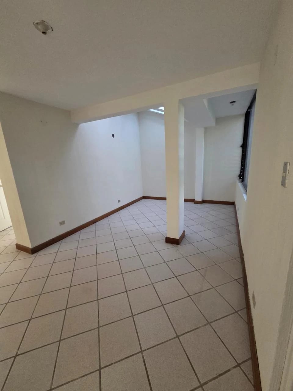Renta de Casa en Colonia Villa Sol Zona 12 atras del Irtra Petapa — Casa en Alquiler en Villa Sol, Zona 12, Guatemala, Ciudad — foto 4 de 7