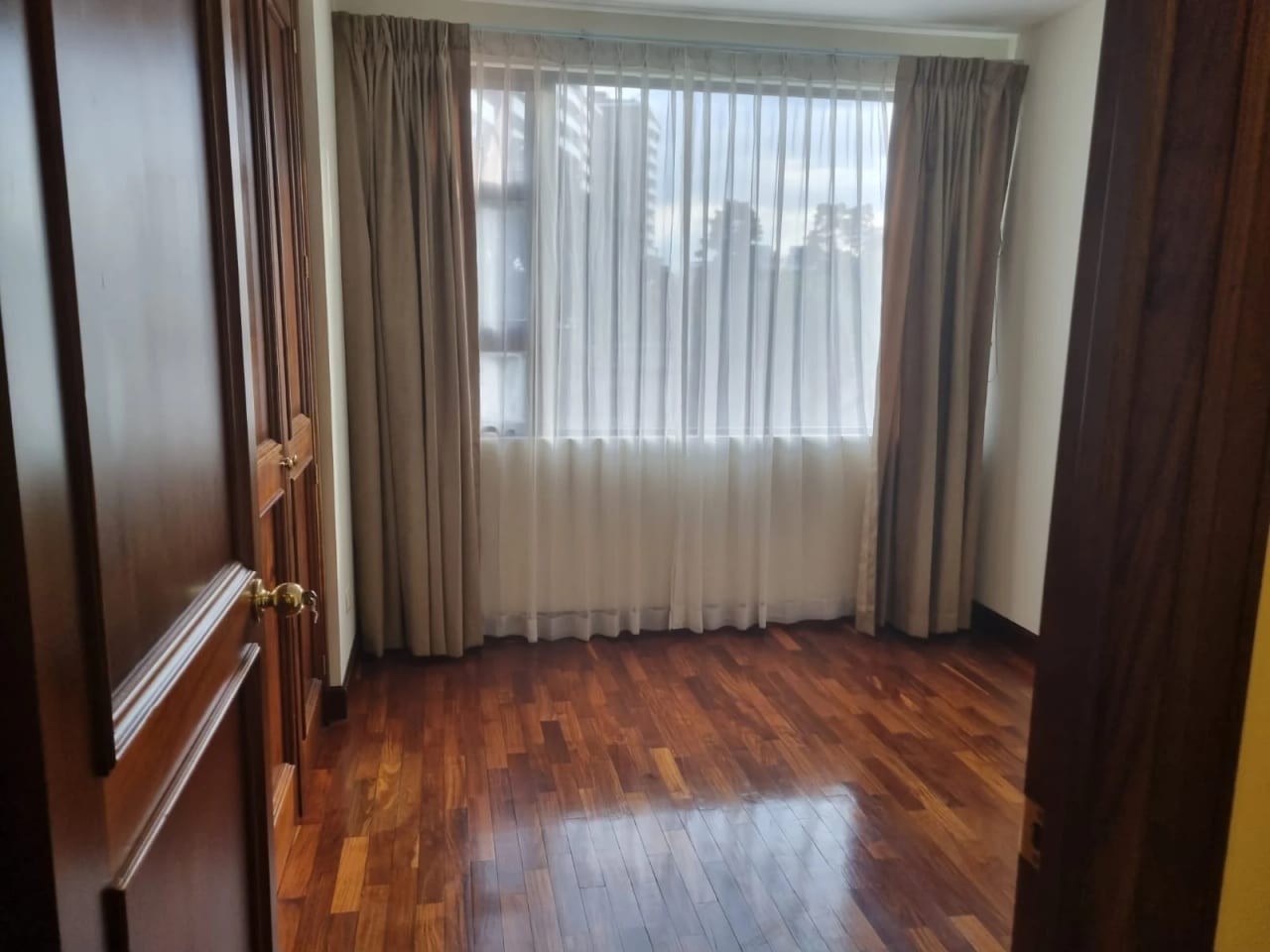 Altos de Santa clara zona 10 — Apartamento en Alquiler en Altos de Santa Clara, Zona 10, Guatemala, Ciudad — foto 3 de 5