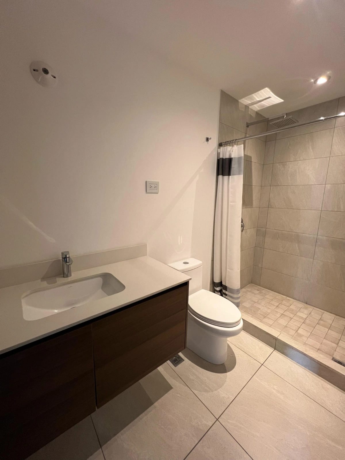 Renta y Venta de Apartamento con Jardín en IQ10 Zona 10 — Apartamento en Alquiler en IQ10, Zona 10, Guatemala, Ciudad — foto 2 de 16