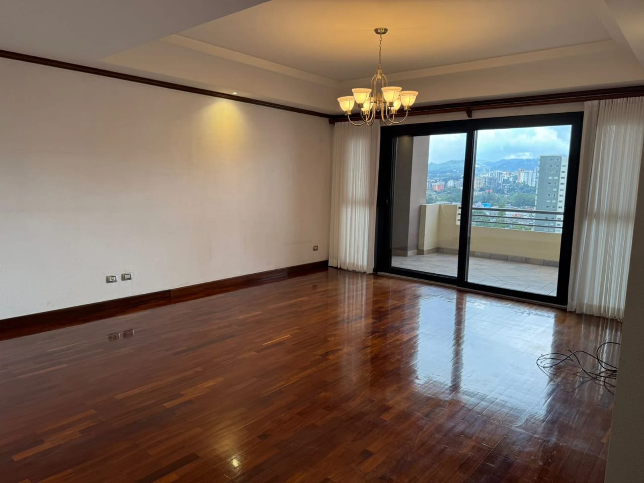 Renta y Venta de Penthouse en Edificio Torre Castelar Zona 10 — Apartamento en Alquiler en Torre Castelar, Zona 10, Guatemala, Ciudad — foto 6 de 10