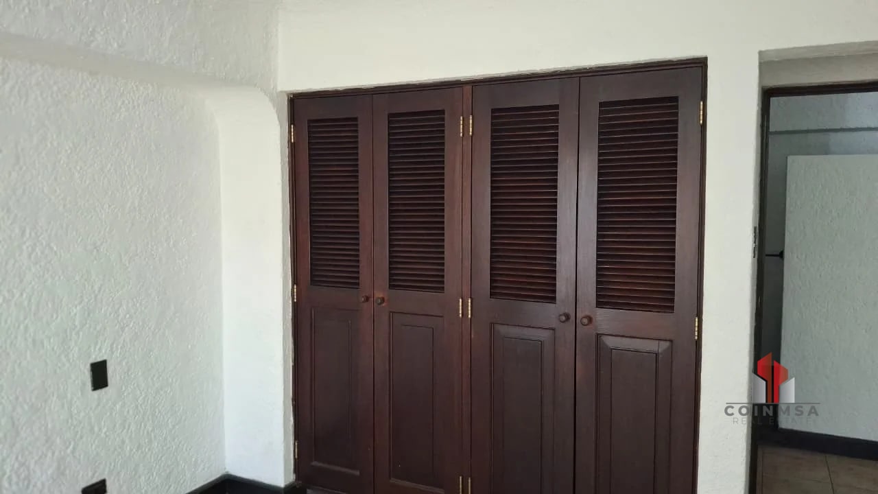 Apartamento semi-amueblado en Renta zona 10 - 8