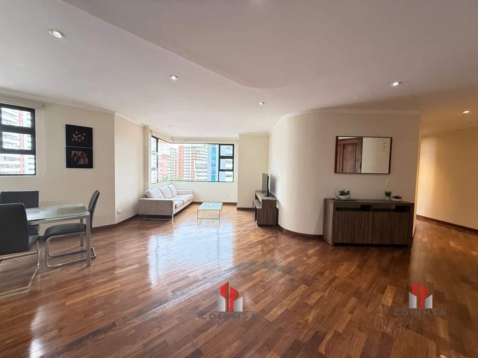 Apartamento amueblado en Venta zona 14 / Real de las Américas - 1