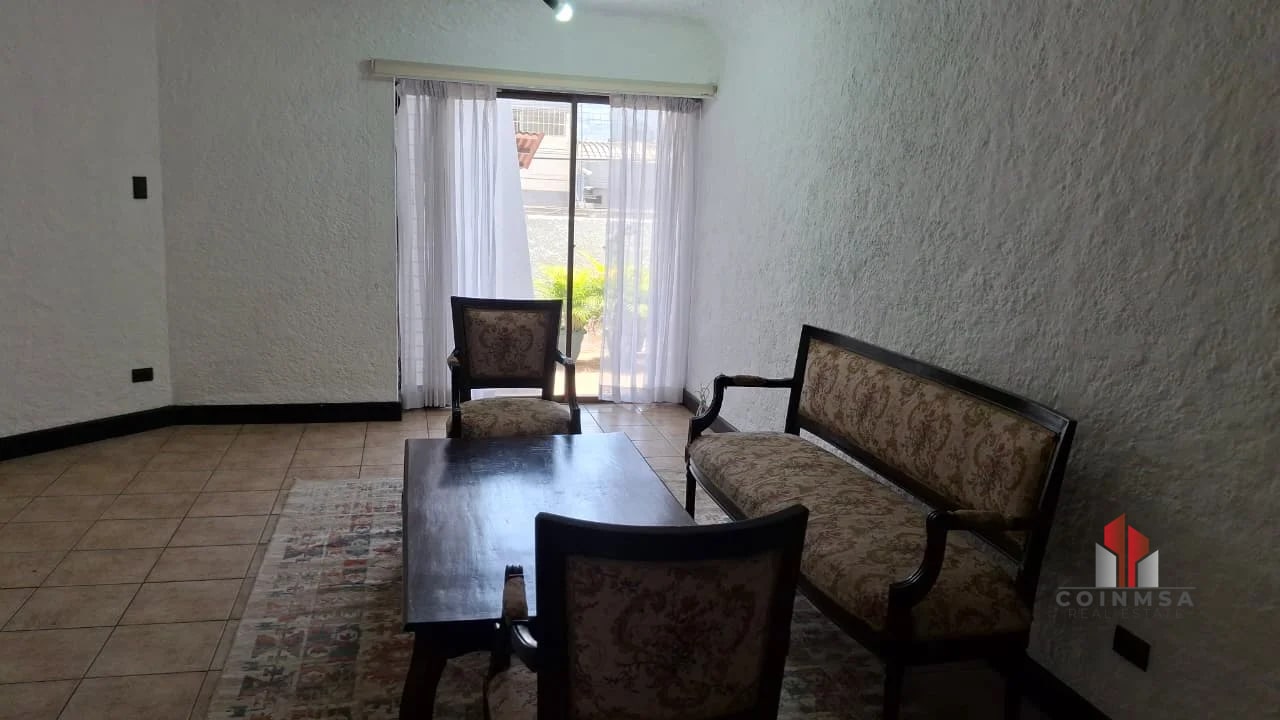 Apartamento semi-amueblado en Renta zona 10 — Apartamento en Alquiler en Santa Clara Las Cañas, Zona 10, Guatemala, Ciudad — foto 1 de 10