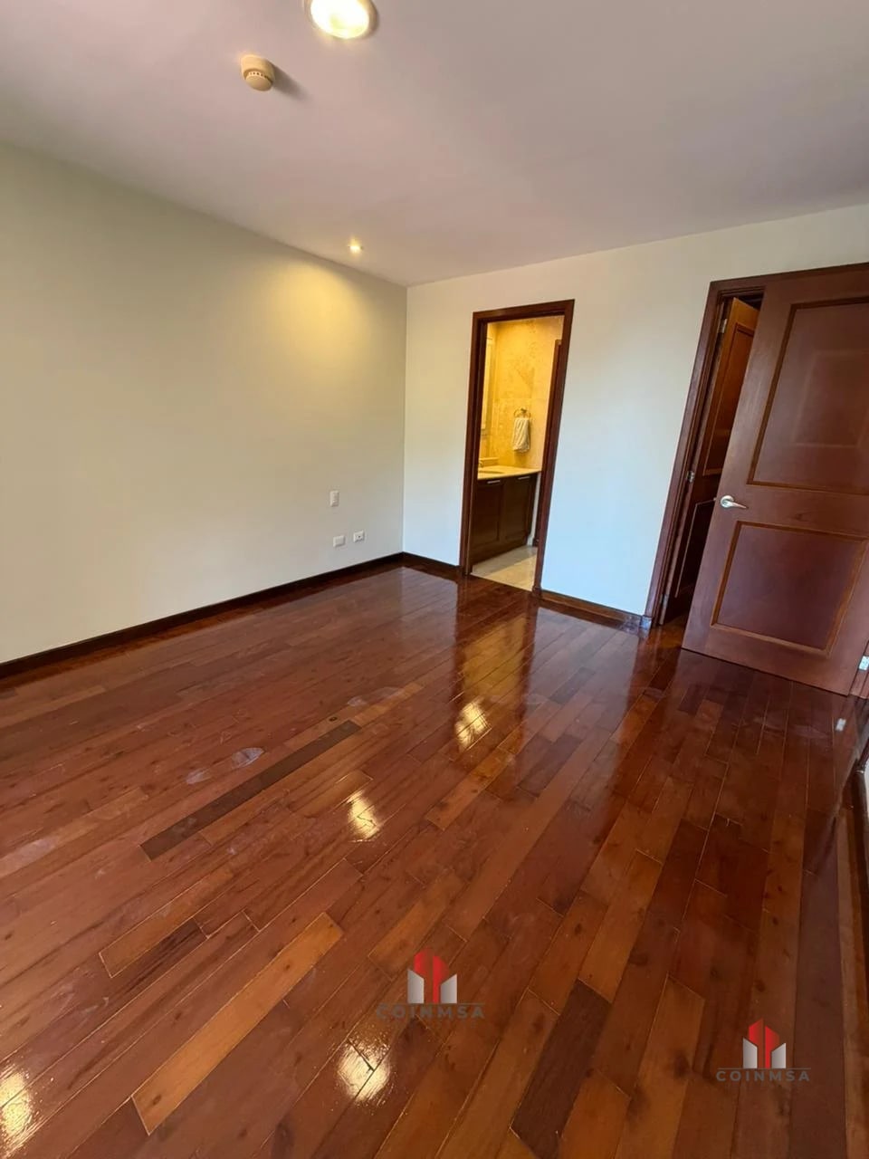 Apartamento en Renta zona 10 / Tiffany II — Apartamento en Alquiler en Tiffany II, Zona 10, Guatemala, Ciudad — foto 10 de 17