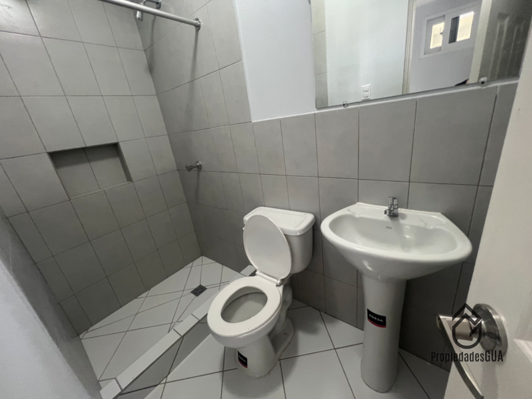 Apartamentos amplios y recién remodelados zona 13 — Apartamento en Alquiler en Zona 13, Guatemala, Ciudad — foto 10 de 12