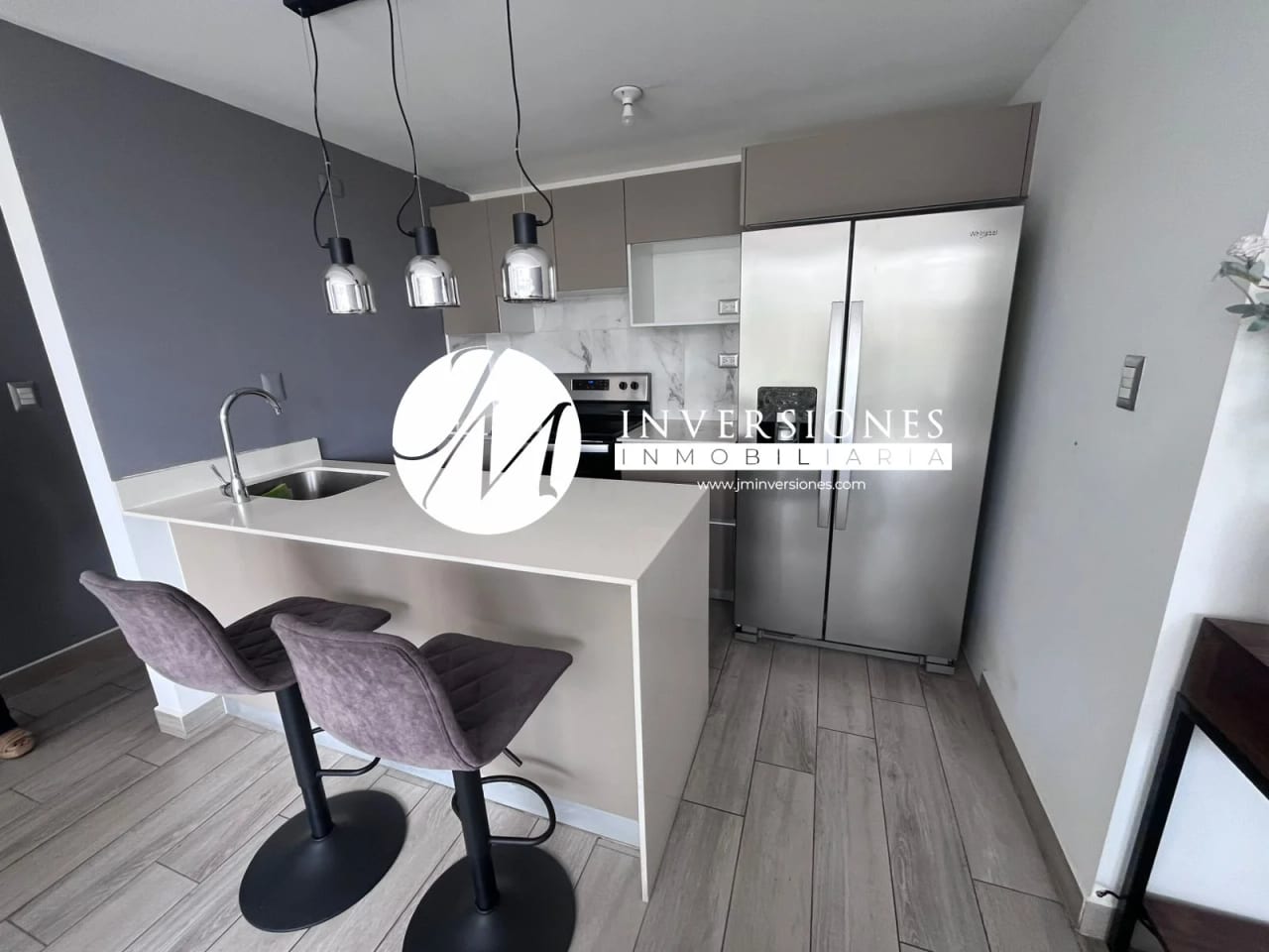 Apartamento en renta de 2 habitaciones amueblado en zona 15